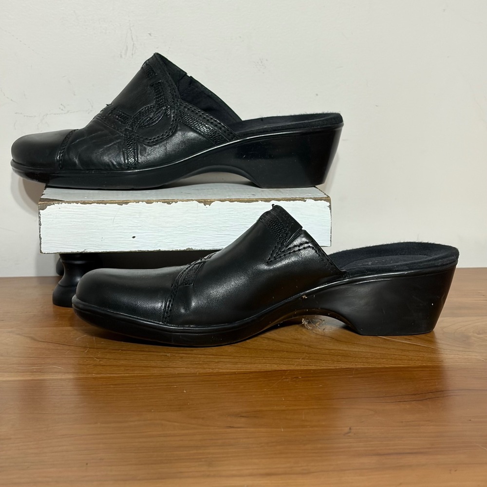 Clarks Women Black Leather Slip On Wedge Mules Clogs 6.5M 60613